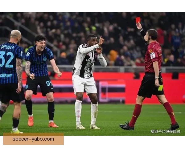 国米球迷齐聚为巴斯托尼加油昂首挺胸声援永不孤单